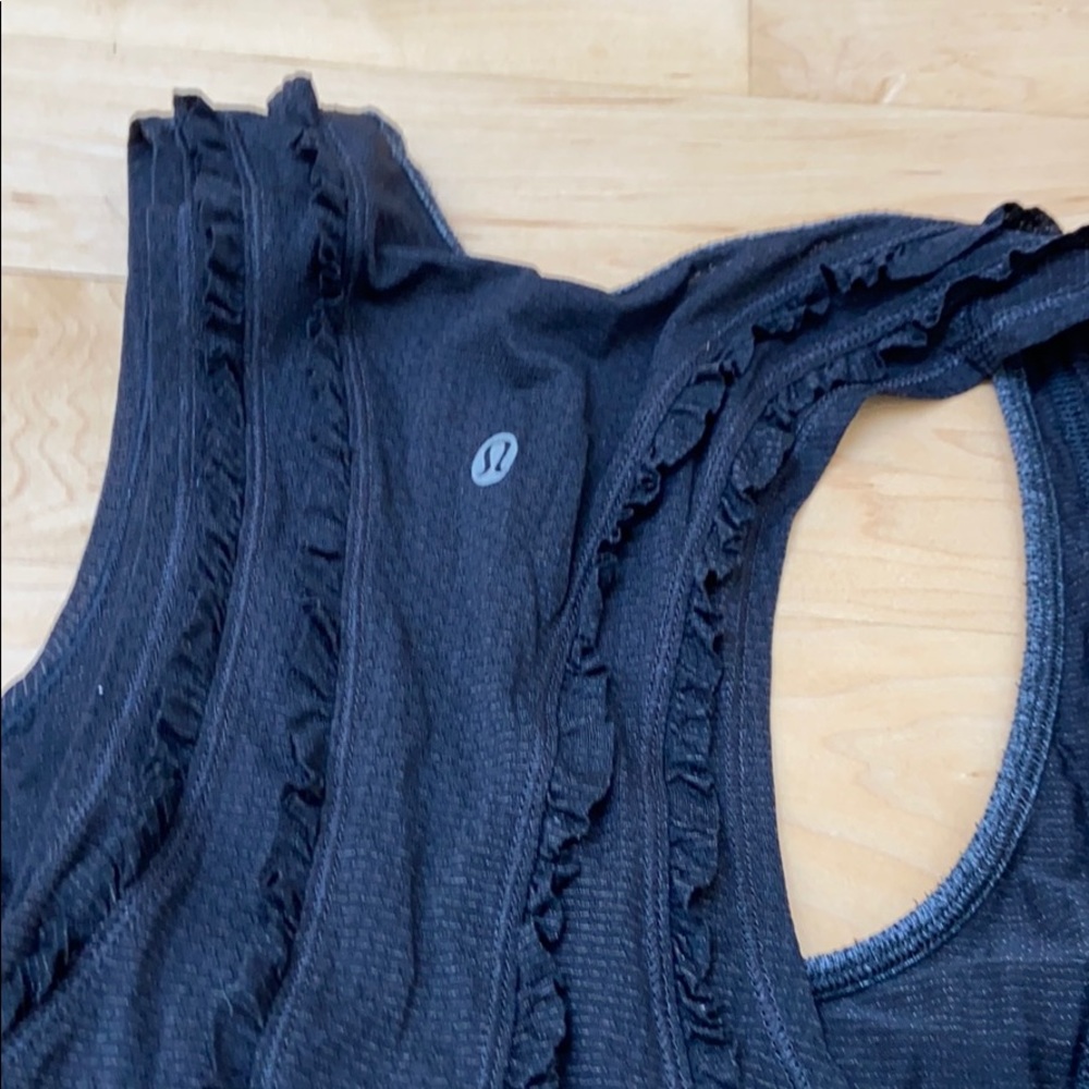Lululemon ruffle tank super. Ute size 4